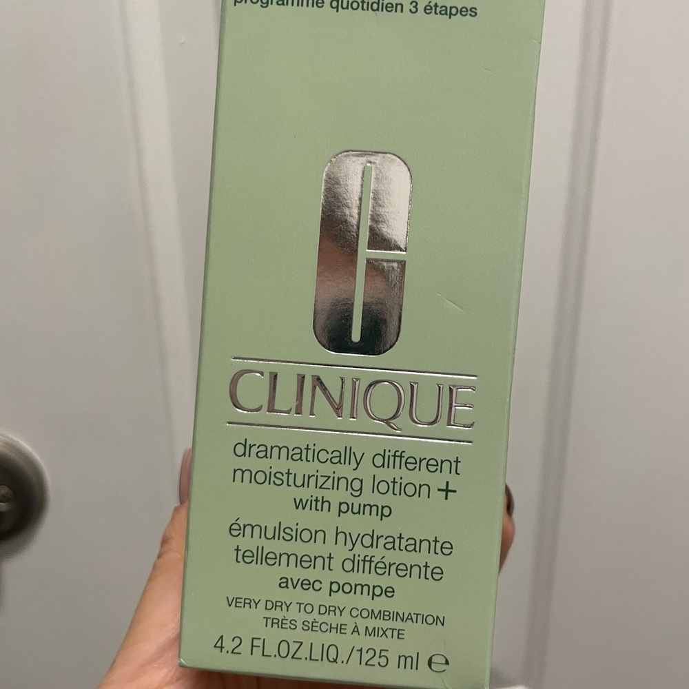 NWT Dramatically Different Moisturizing Lotion+™ - Picture 2 of 2